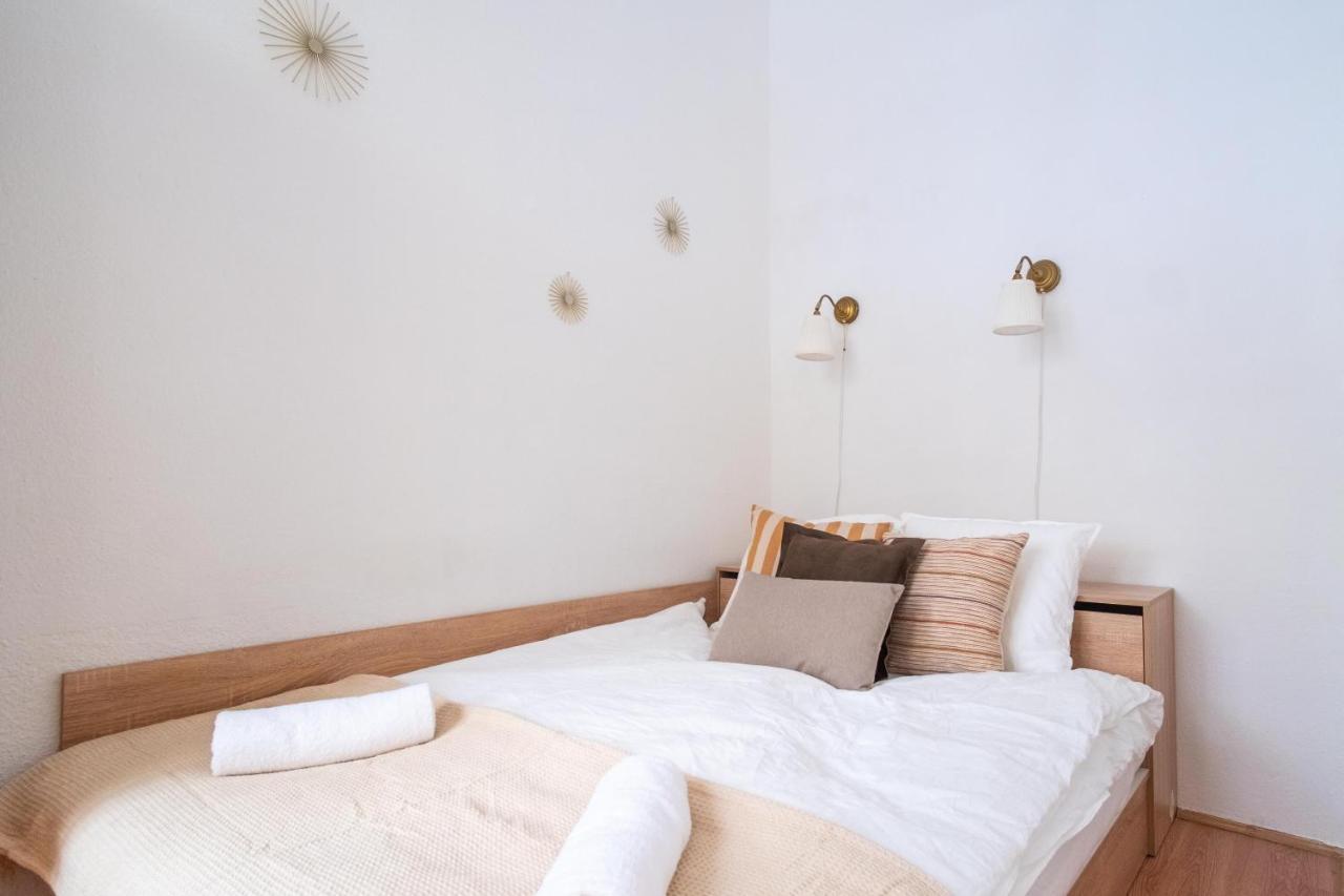 Very Central 1-Br Apt With Patio Apartment Budapest Ngoại thất bức ảnh