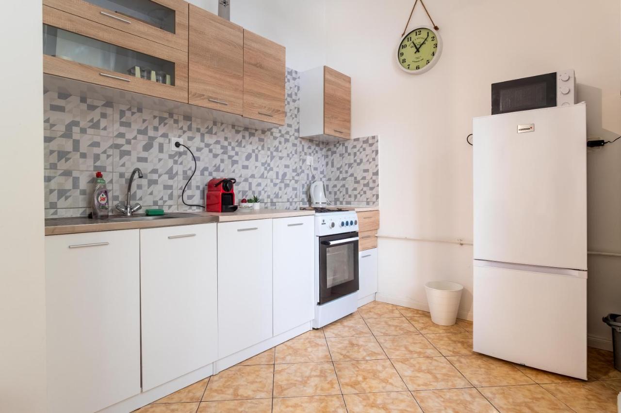 Very Central 1-Br Apt With Patio Apartment Budapest Ngoại thất bức ảnh