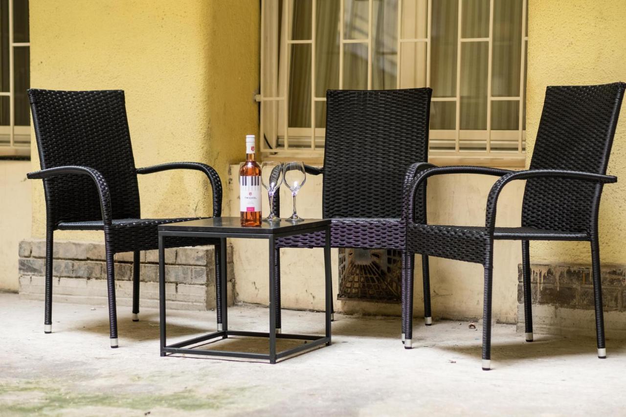 Very Central 1-Br Apt With Patio Apartment Budapest Ngoại thất bức ảnh