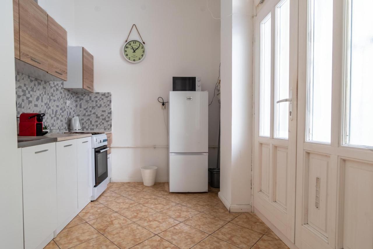 Very Central 1-Br Apt With Patio Apartment Budapest Ngoại thất bức ảnh