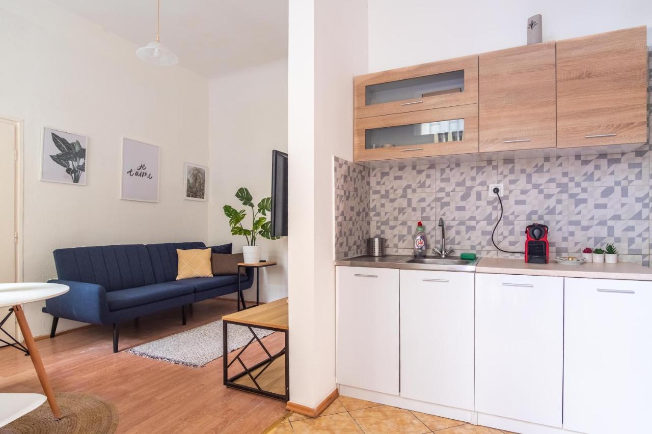 Very Central 1-Br Apt With Patio Apartment Budapest Ngoại thất bức ảnh